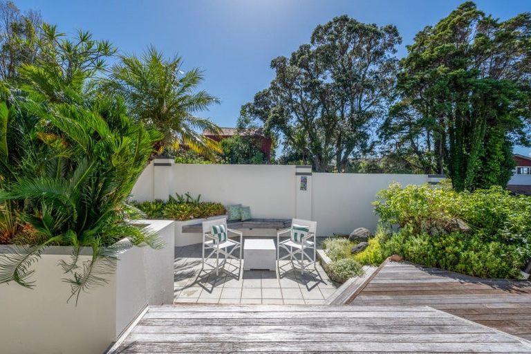 Photo of property in 1 Page Point, Mellons Bay, Auckland, 2014