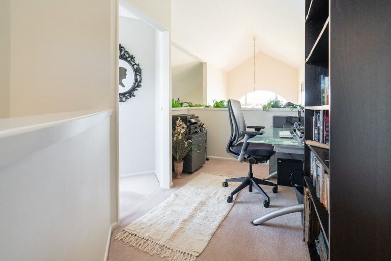 Photo of property in 2 Derry Hill, Churton Park, Wellington, 6037
