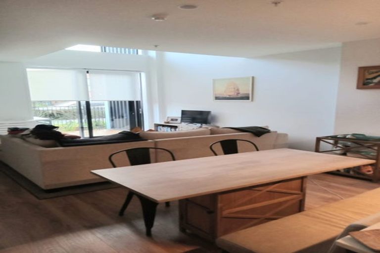 Photo of property in 10/18 Karengo Street, Long Bay, Auckland, 0630