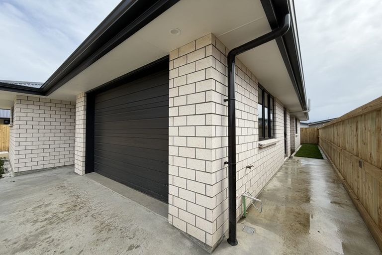 Photo of property in 143 Otuwairoa Esplanade, Opaheke, 2113