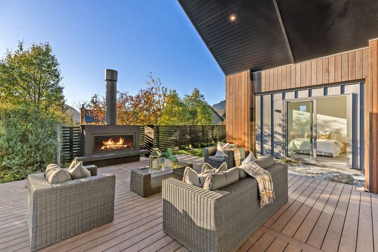 Photo of property in 8 Kerrera Lane, Jacks Point, Queenstown, 9371