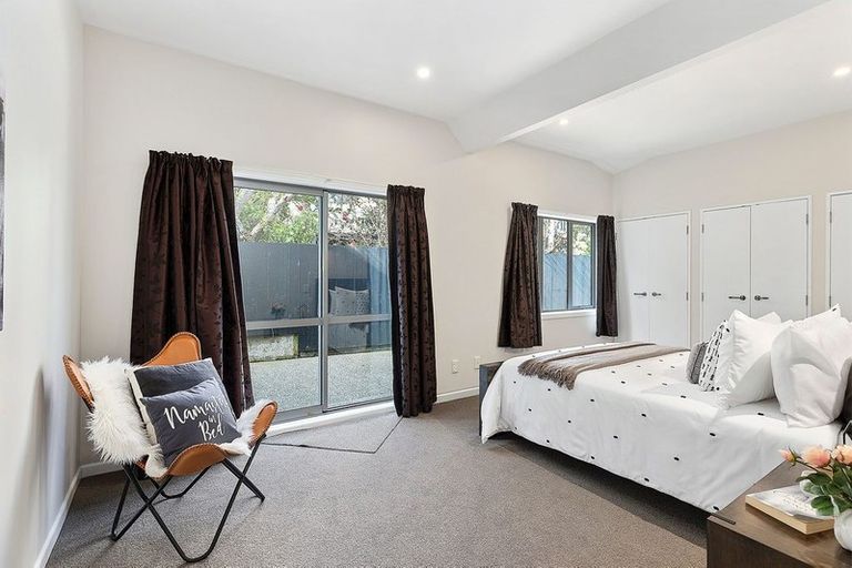 Photo of property in 9 Inverell Way, Seatoun, Wellington, 6022