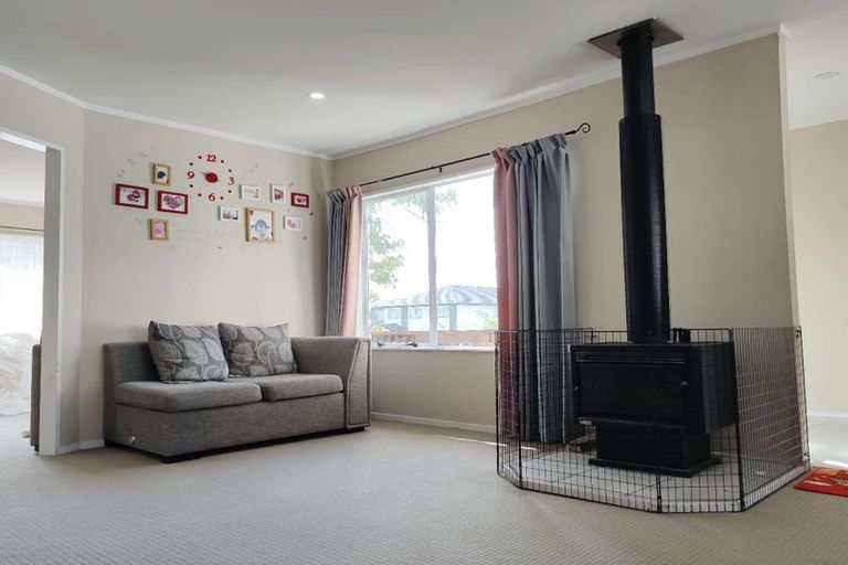 Photo of property in 72 Granville Drive, Massey, Auckland, 0614