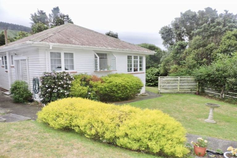 Photo of property in 31 Lyndhurst Road, Tawa, Wellington, 5028