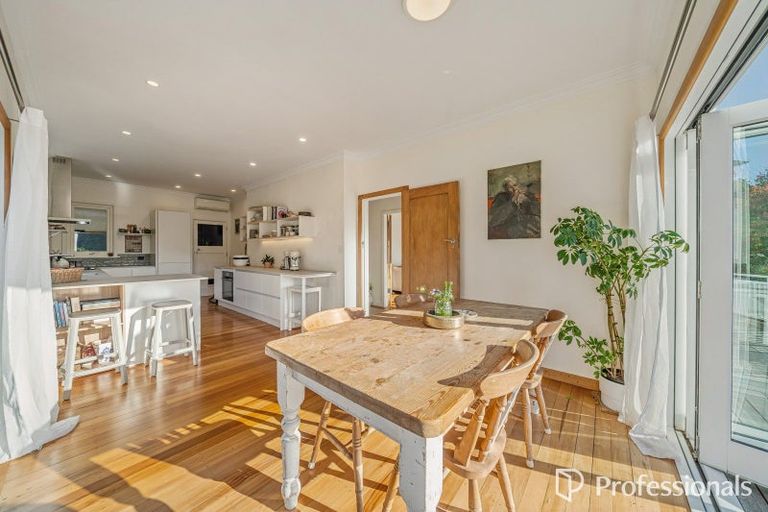 Photo of property in 31 Walter Road, Lowry Bay, Lower Hutt, 5013