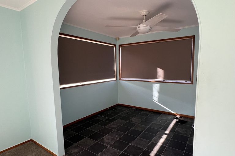 Photo of property in 121a Seabrook Avenue, New Lynn, Auckland, 0600