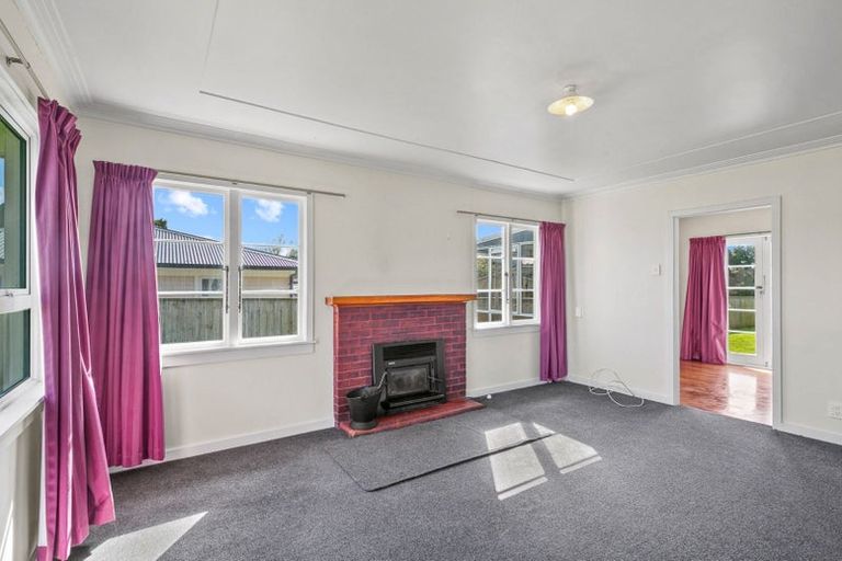 Photo of property in 9 Pukatea Street, Inglewood, 4330