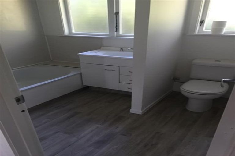 Photo of property in 1/24 Halder Place, Torbay, Auckland, 0632