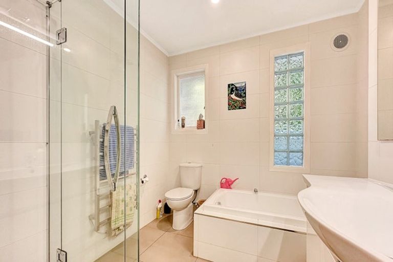 Photo of property in 665 South Titirangi Road, Titirangi, Auckland, 0604