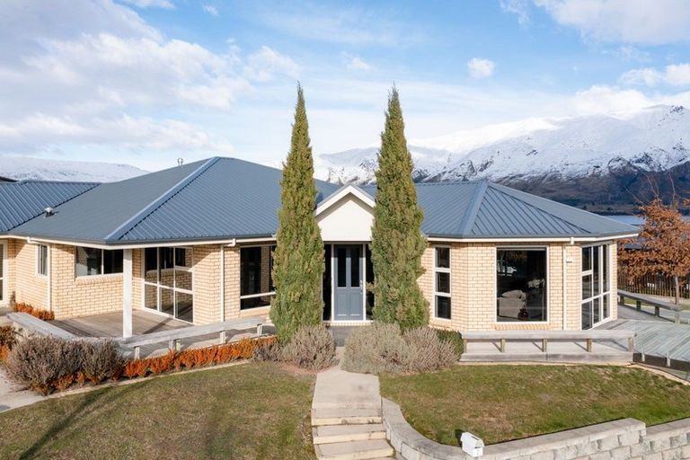 Photo of property in 2 Island View Place, Wanaka, 9305
