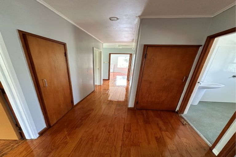 Photo of property in 61 Barrys Road, Glendene, Auckland, 0602