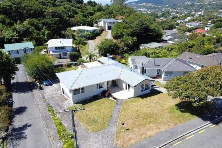 Photo of property in 38 Larsen Crescent, Tawa, Wellington, 5028