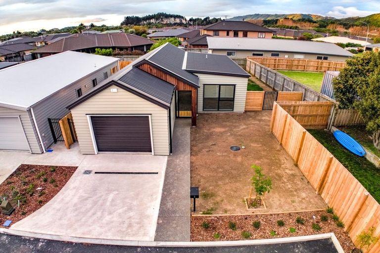 Photo of property in 8 Koru Loop, Paraparaumu, 5032