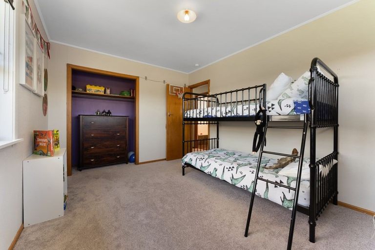 Photo of property in 8 Essex Place, Milson, Palmerston North, 4414