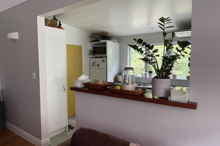 Photo of property in 232 Sutherland Road, Lyall Bay, Wellington, 6022