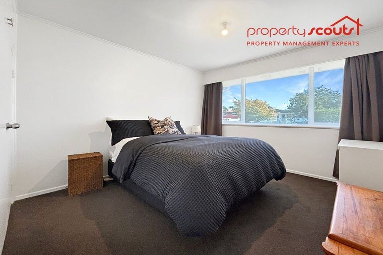 Photo of property in 2 May Avenue, Te Atatu South, Auckland, 0610