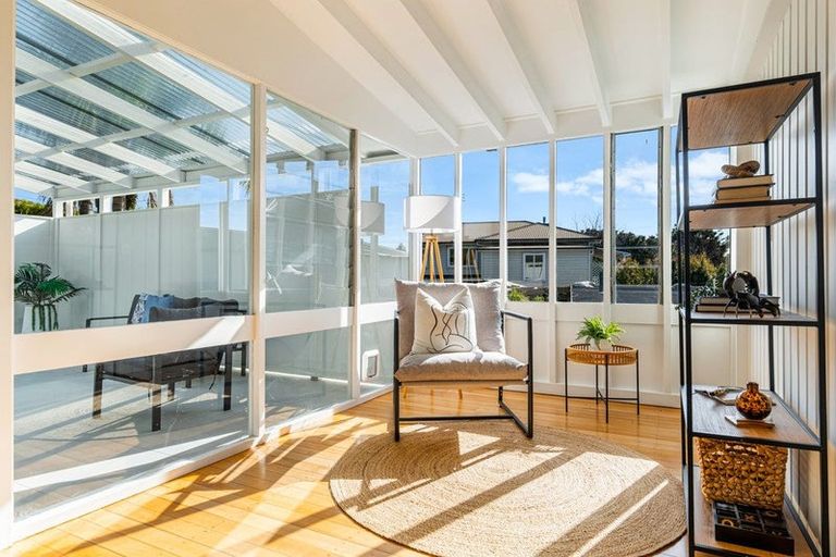 Photo of property in 2/1c Bank Street, Hillcrest, Auckland, 0627