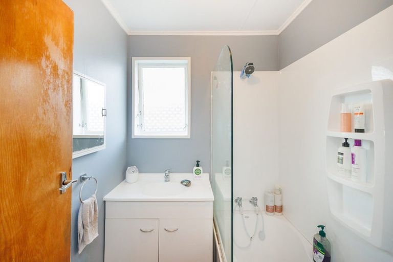 Photo of property in 31 Abraham Crescent, Milson, Palmerston North, 4414