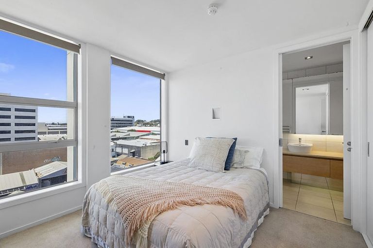 Photo of property in 22 Liardet Apartments, 502/22 Liardet Street, New Plymouth, 4310