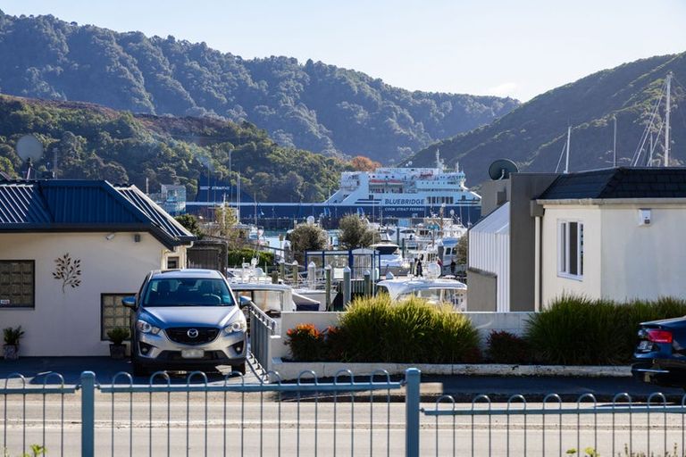 Photo of property in 40-42 Waikawa Road, Picton, 7220