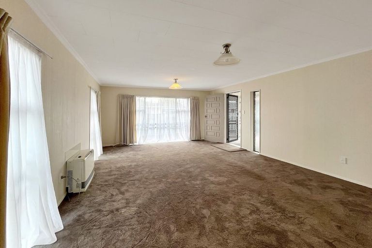 Photo of property in 5 Chertsey Court, Roslyn, Palmerston North, 4414