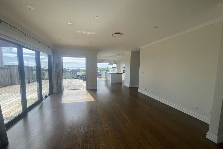 Photo of property in 39 Headland Drive, Long Bay, Auckland, 0630