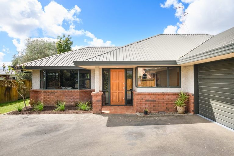Photo of property in 16 Rothesay Place, Highbury, Palmerston North, 4412