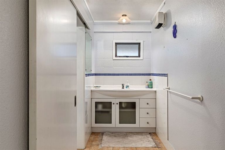 Photo of property in 59 Merriefield Avenue, Forrest Hill, Auckland, 0620