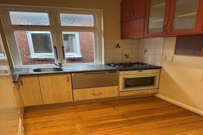 Photo of property in 4/58 Brougham Street, Mount Victoria, Wellington, 6011