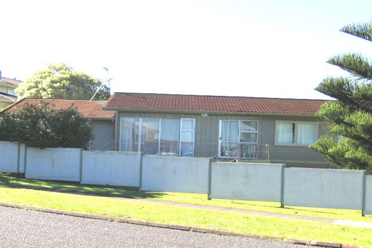 Photo of property in 16 Minaret Drive, Bucklands Beach, Auckland, 2014