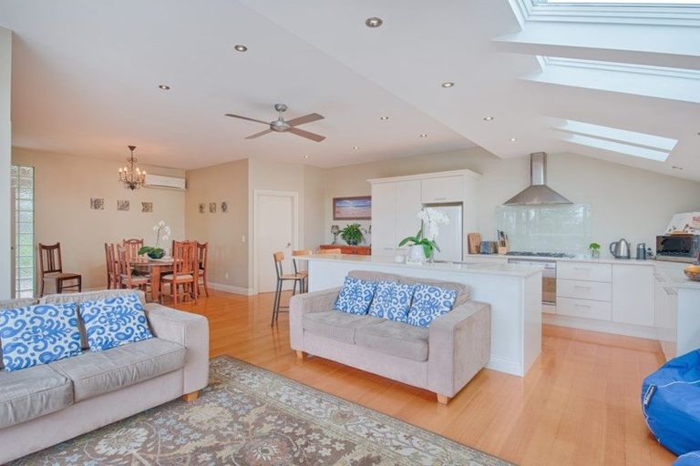 Photo of property in 1/42 Churchill Road, Murrays Bay, Auckland, 0630