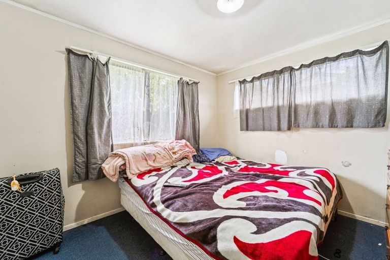 Photo of property in 11 Halloran Place, Massey, Auckland, 0614