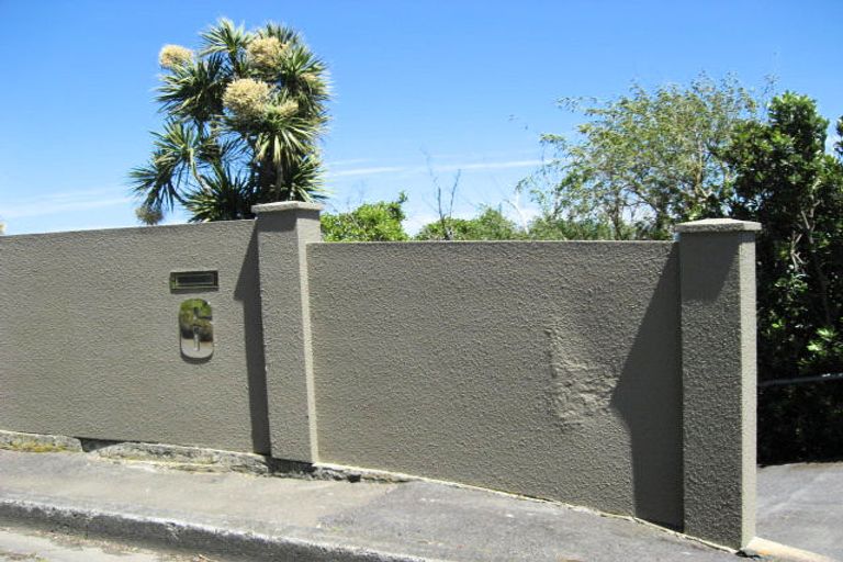 Photo of property in 6 Shalimar Crescent, Khandallah, Wellington, 6035