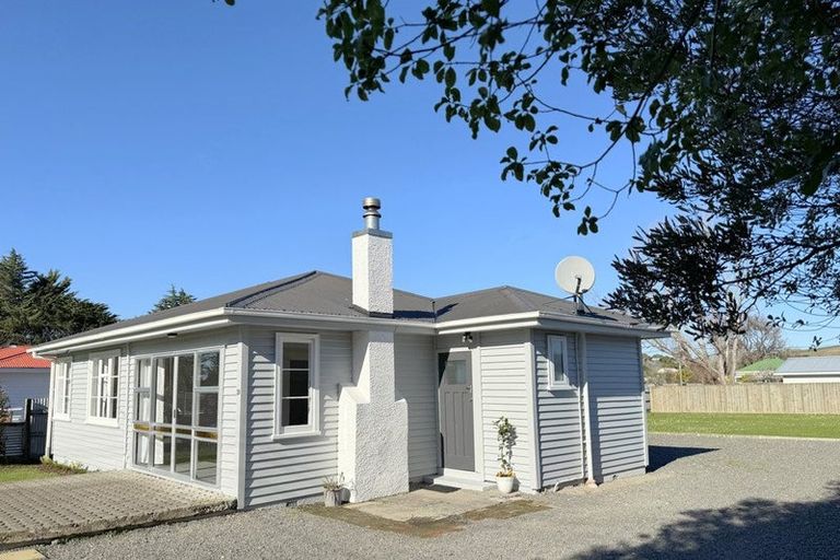 Photo of property in 20 Blake Street, Porangahau, 4293