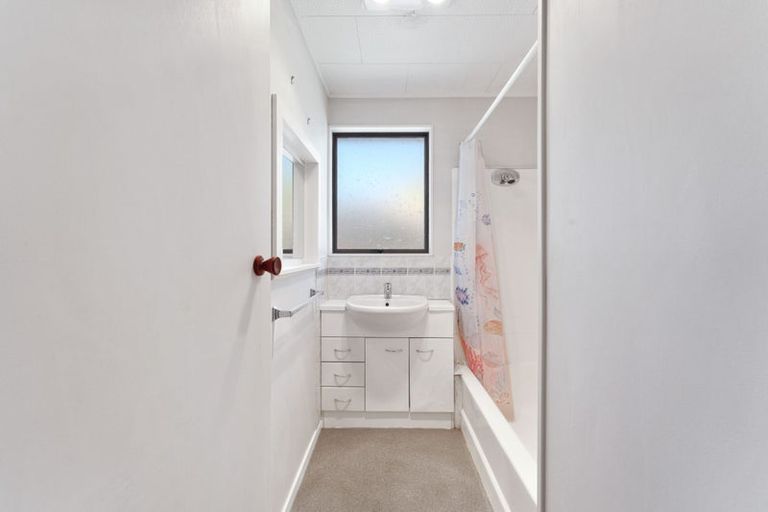 Photo of property in 12 Rossiter Avenue, Waiuku, 2123