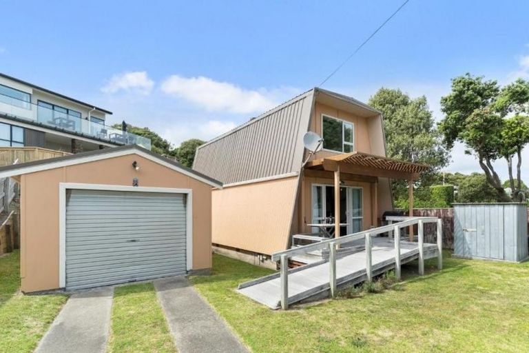 Photo of property in 56 Tutere Street, Waikanae Beach, Waikanae, 5036