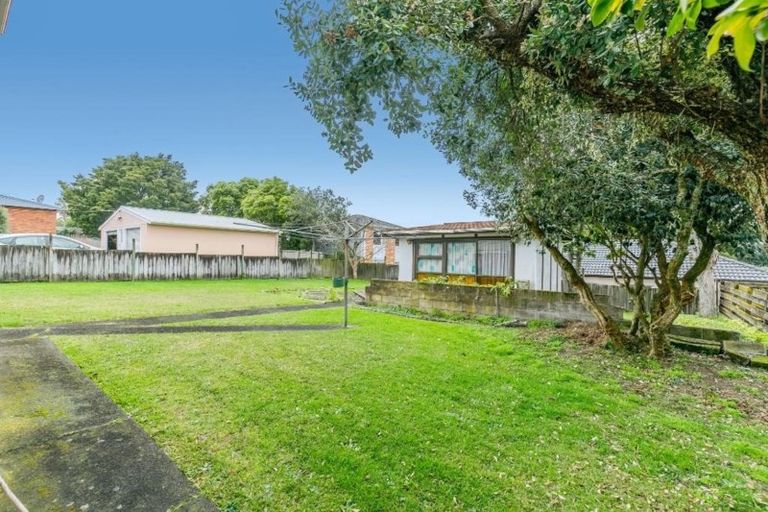 Photo of property in 9 Maunder Place, New Lynn, Auckland, 0600