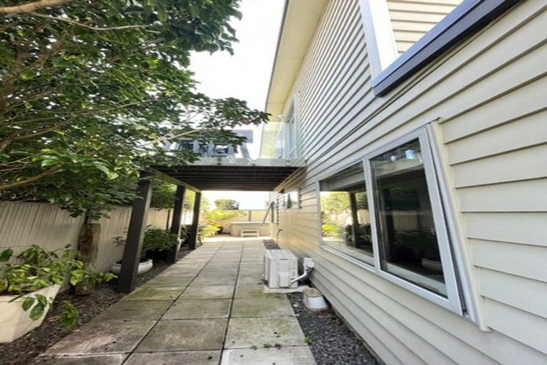 Photo of property in 4 Marina View, Paremata, Porirua, 5026