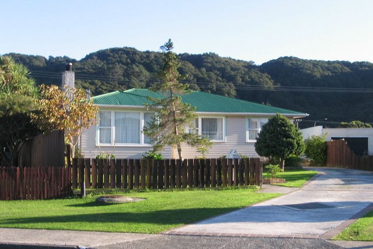 Photo of property in 77 Karamu Crescent, Wainuiomata, Lower Hutt, 5014