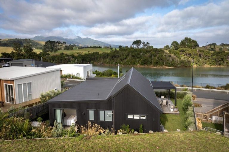 Photo of property in 13 Rangitahi Road, Raglan, 3225