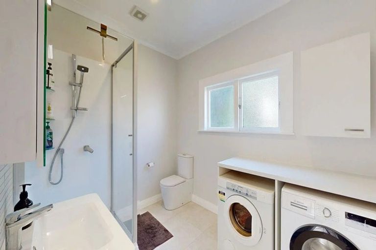 Photo of property in 32 Medway Street, Island Bay, Wellington, 6023