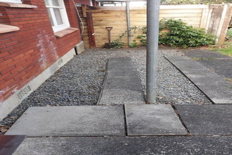 Photo of property in 2/1 Evelyn Place, Hillcrest, Auckland, 0627