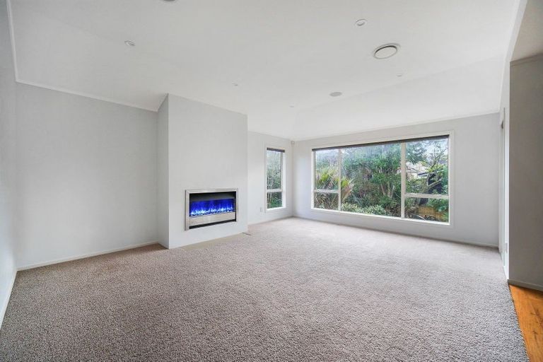 Photo of property in 9 Sandown Road, Rothesay Bay, Auckland, 0630