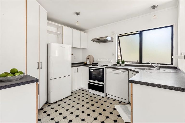 Photo of property in 113 Houghton Bay Road, Houghton Bay, Wellington, 6023