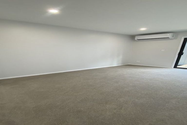 Photo of property in 2 Mikoikoi Crescent, Mangere Bridge, Auckland, 2022
