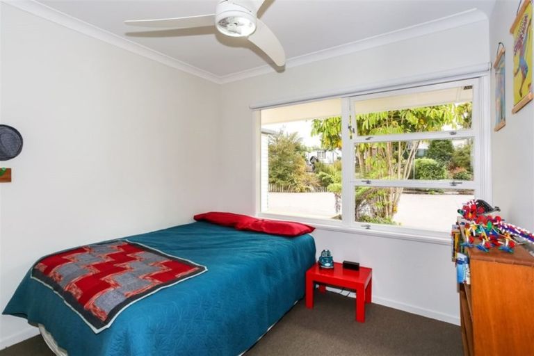 Photo of property in 16 Kaiwaka Road, Waiuku, 2123