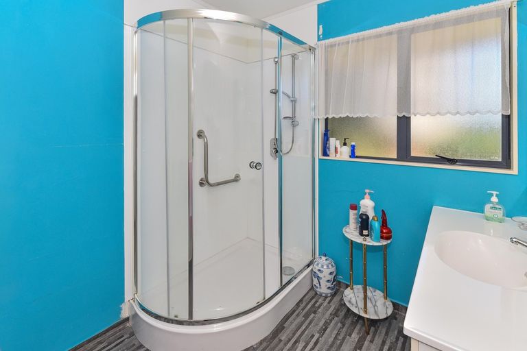 Photo of property in 18 Frank Bunce Grove, Flat Bush, Auckland, 2019