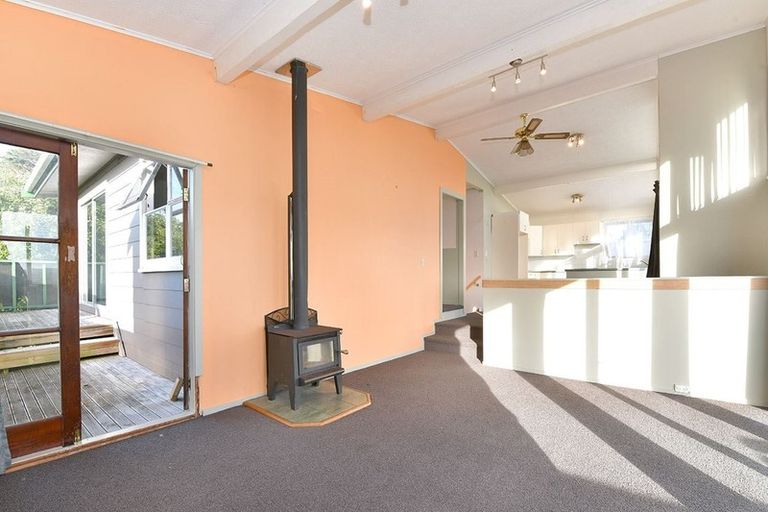 Photo of property in 7 Kaipara Crescent, Helensville, 0800