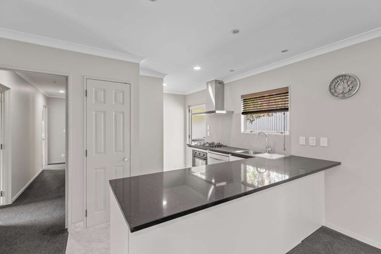 Photo of property in 58h Sunnyside Road, Sunnyvale, Auckland, 0612