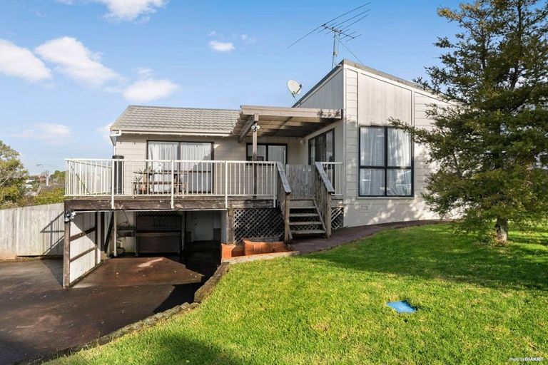 Photo of property in 37 Athena Drive, Totara Vale, Auckland, 0629